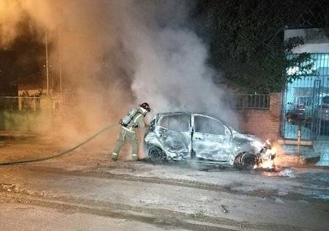 Incendiaron automóvil de ex Miss Tanga