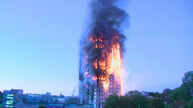 Incendio en edificio londinense deja varios muertos