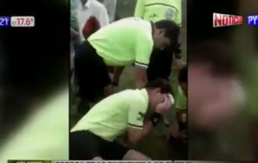 Árbitro es golpeado durante encuentro de fútbol