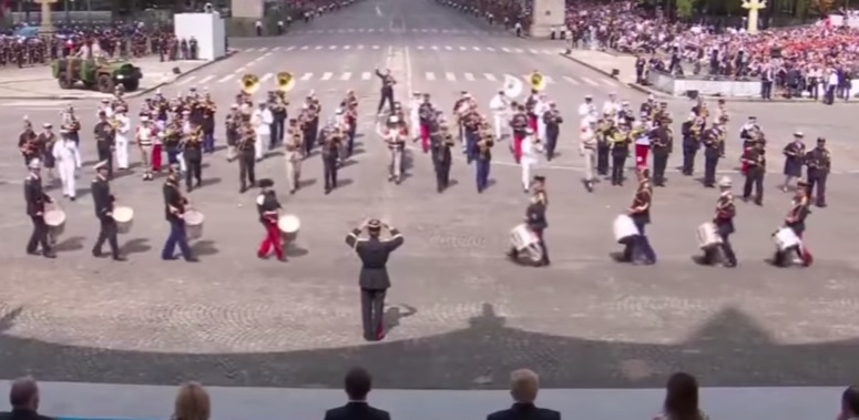 Desfile militar al son de Daft Punk en Francia