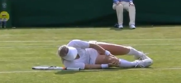 El grito desesperado de tenista al romperse la rodilla