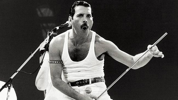 Actor sorprende con su caracterización de Freddie Mercury