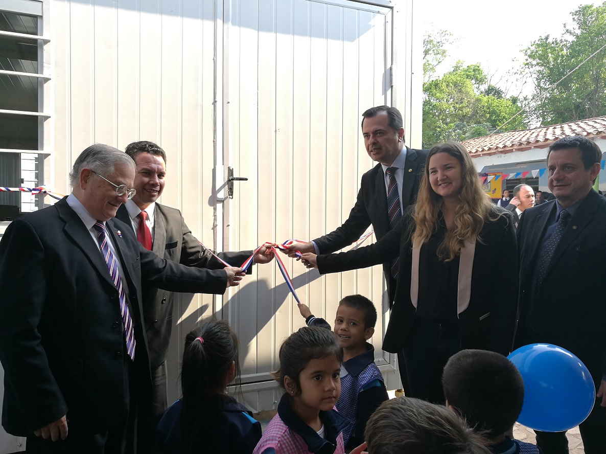 Aulas móviles son inauguradas en escuela de Ñemby