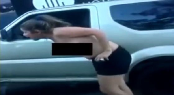 Mujer que chocó contra edificio de Ñandutí se había desnudado en avenida