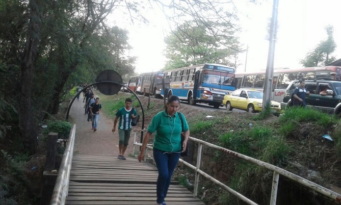 “Impresionante” caos en el tránsito de San Lorenzo