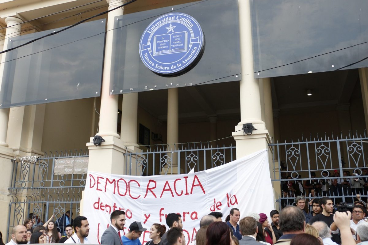 Alumnos de derecho UCA exigen levantamiento de la toma