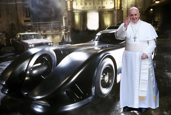 El Papa y su “batimóvil” se vuelven virales