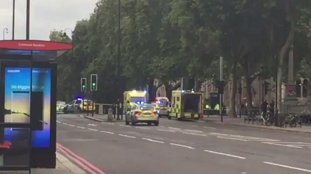 Vehículo atropella a peatones dejando varios heridos en Londres