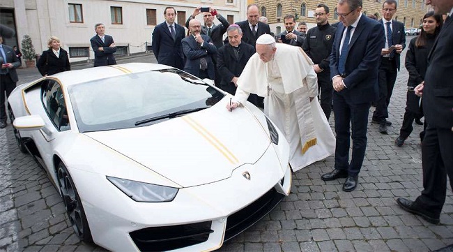 Papa Francisco subastará Lamborghini que recibió de regalo