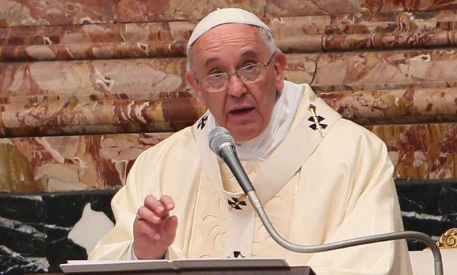 Papa prohíbe la venta de cigarrillos en el Vaticano