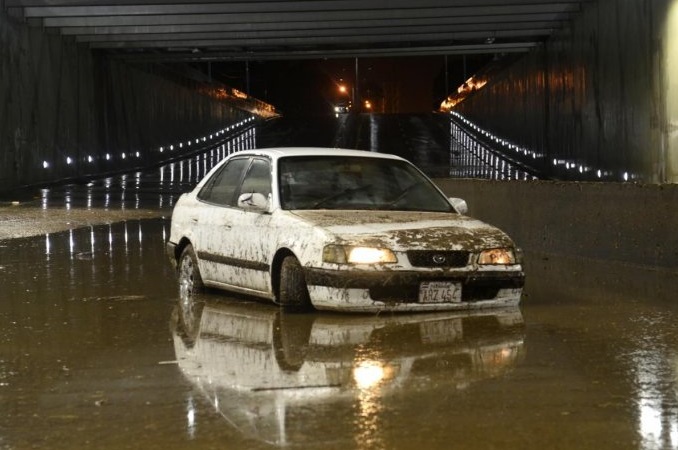 Lluvia, inundación y caos en el superviaducto