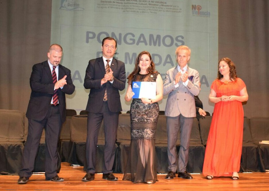 70 mujeres fueron condecoradas como embajadoras de la No Violencia en Paraguay