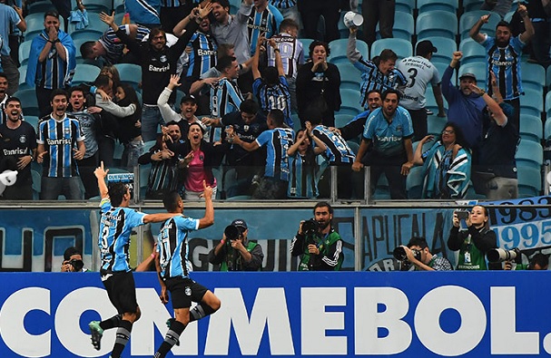 Gremio saca ventaja en primera final de la Libertadores