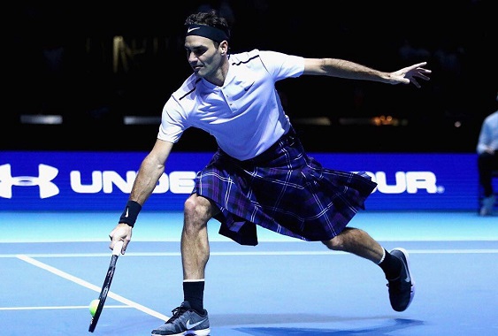Federer juega con una llamativa pollera