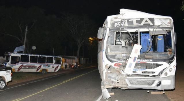 Buses provocan accidente con siete heridos