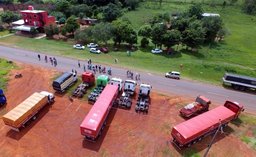 Camioneros amenazan con cerrar todas las rutas del país
