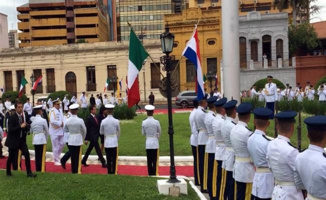 En México hablan de bienvenida a Peña Nieto con banderas de Italia