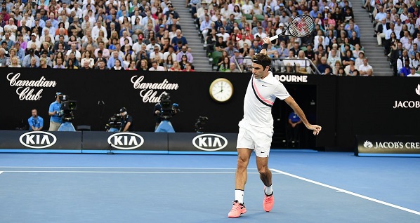 Federer saca chapa de campeón y se instala en semifinales
