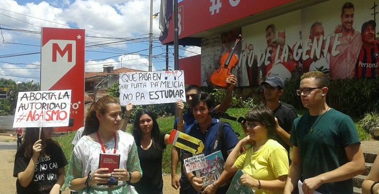 Protestan contra el servicio militar frente al PC de Marito