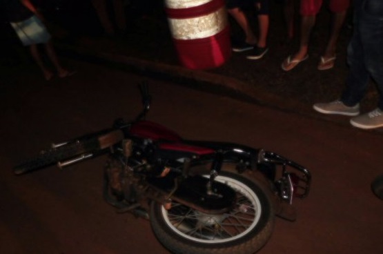Motociclista muere al chocar contra bicicleta