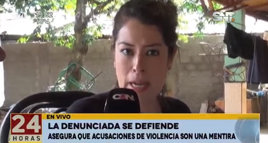 Mujer denunciada por atacar con mazo se defiende