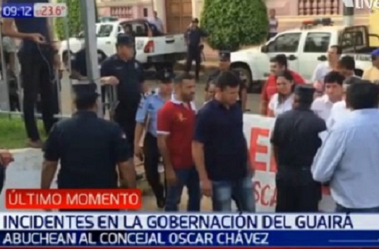 Antimotines rodean Gobernación del Guairá ante incidentes