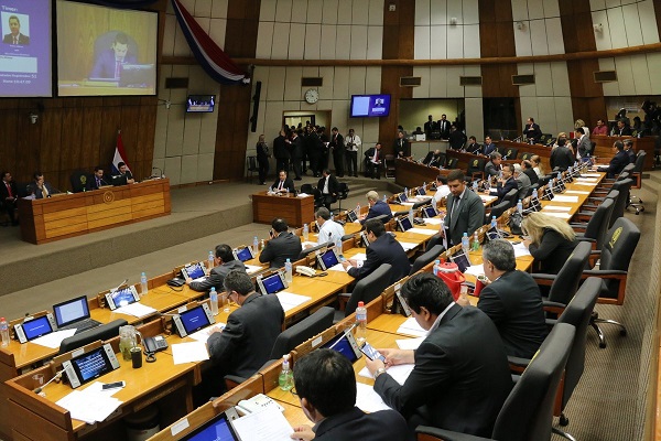 Diputados aceptan veto parcial a ley de “autoblindaje”