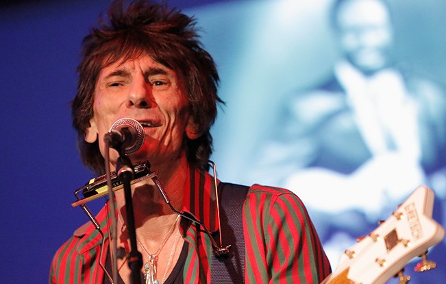 Guitarrista de The Rolling Stones vence al cáncer y vuelve a los escenarios
