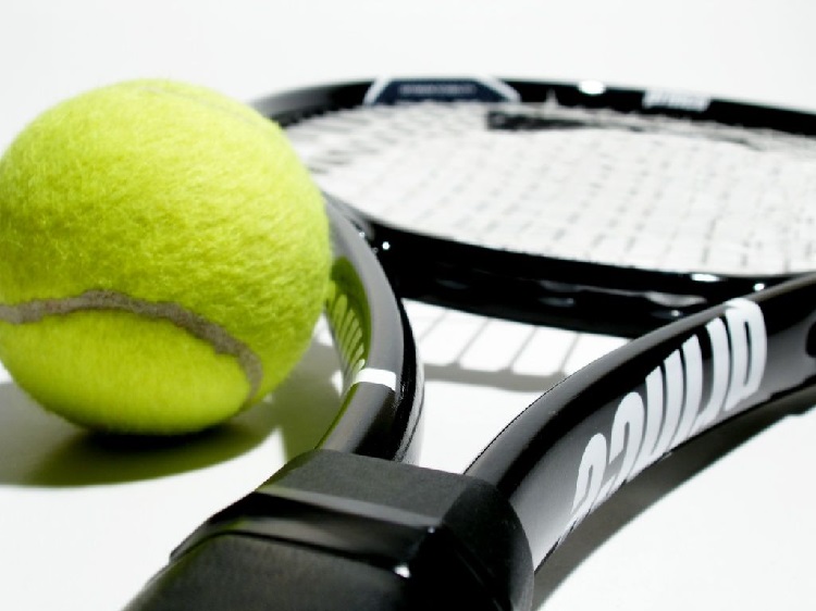 Ofrecen clases gratuitas de tenis en Ñu Guasú