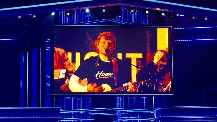 Ed Sheeran arrasó en los premios Billboard