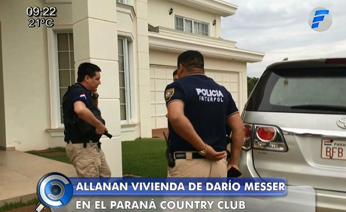 Policía allana residencia de Darío Messer