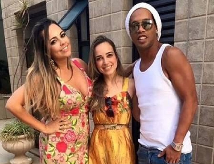 Ronaldinho desmintió casamiento con dos mujeres