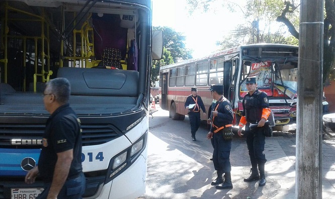 Choque de buses deja más de 10 heridos