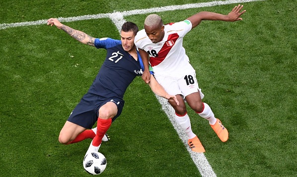 Francia derrota y elimina a Perú