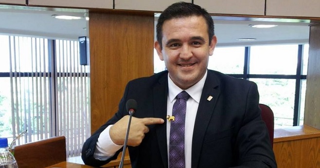 Petta anuncia que será asesor político de Marito