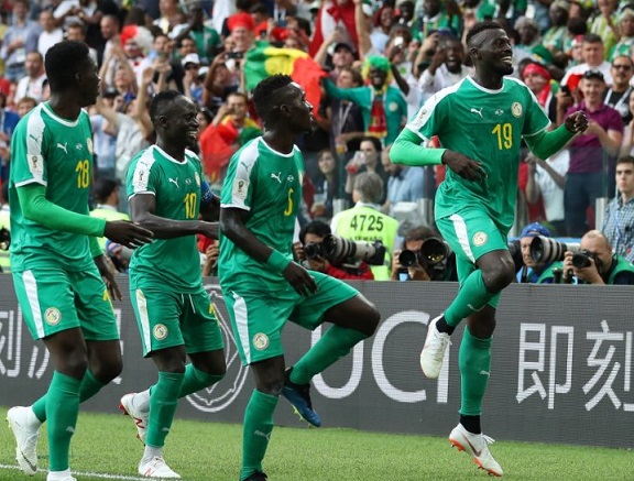 Senegal sorprende a Polonia
