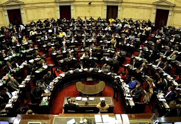 Diputados argentinos dan media sanción a proyecto de aborto legal