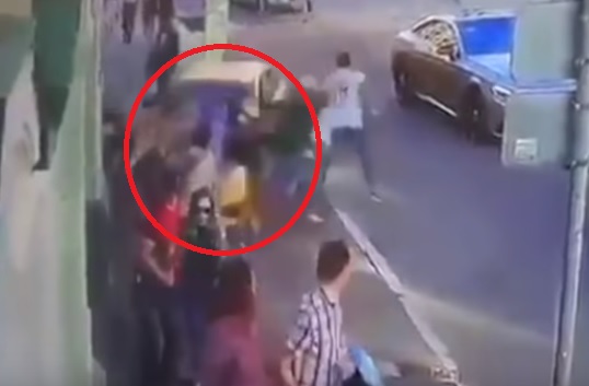 Taxista arrolló a peatones y mexicanas resultaron heridas