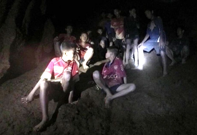 Buzo muere en operativo de rescate a niños en Tailandia