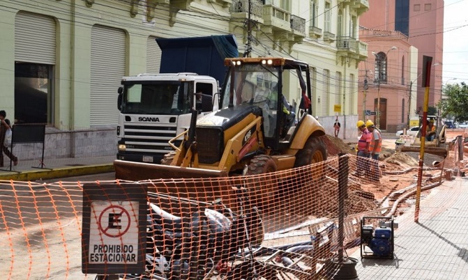 Paran obras de alcantarillado en Asunción