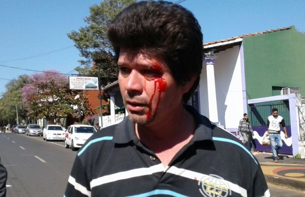 Agreden a manifestante que escrachaba a González Daher