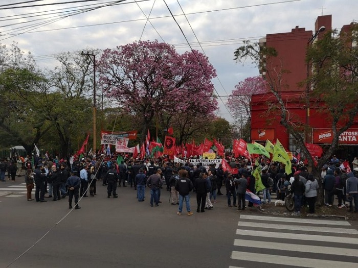Organizaciones sociales y campesinas marchan contra el nuevo gobierno