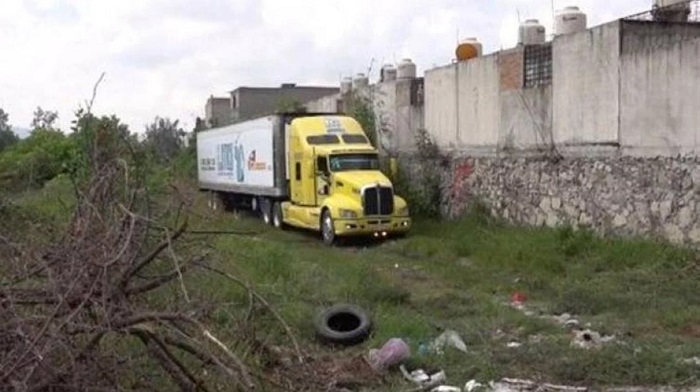 Abandonan camión con 157 cadáveres por falta de espacio en morgue