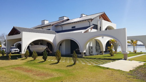 Así es la mansión de “Cucho”, réplica de la hacienda de Pablo Escobar