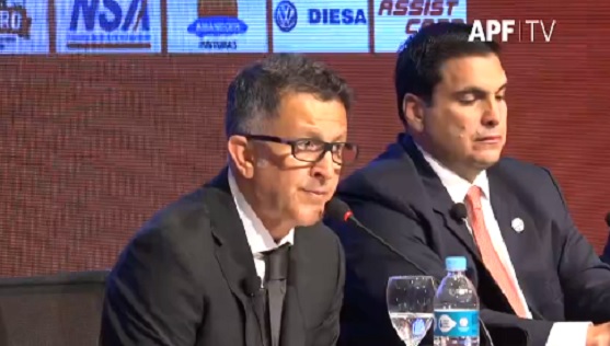 Osorio destaca potencial de jugadores paraguayos en su presentación