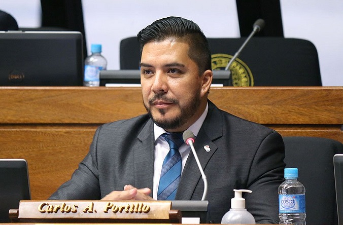 Diputados crean comisión y alargan vida legislativa de Portillo