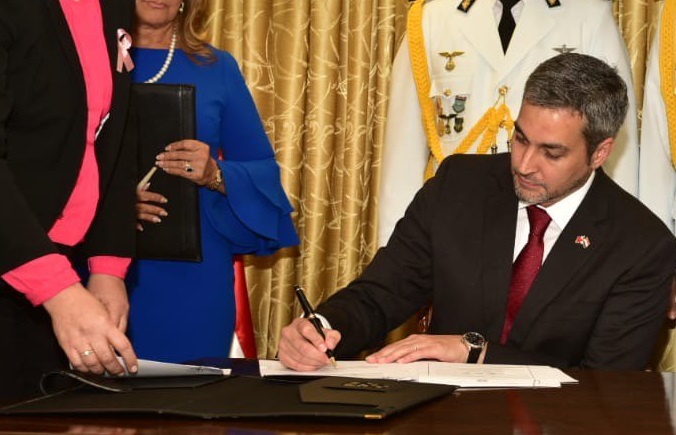 Abdo Benítez firma acuerdo para la designación de ministros de la Corte
