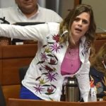 Amenazan con expulsar a Kattya González del Senado