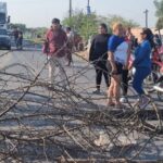 Pobladores reclaman liberación de camiones paraguayos por riesgo de fuga de gas