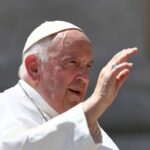 El Papa Francisco se disculpa por comentarios sobre homofóbicos